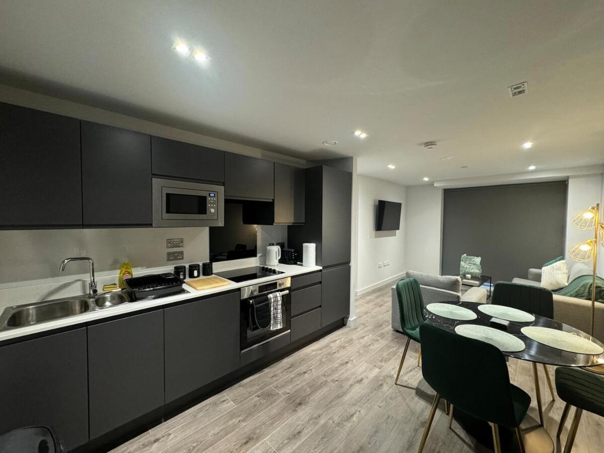 Modern 2-Bedroom Apartment In Heart Of リヴァプール エクステリア 写真