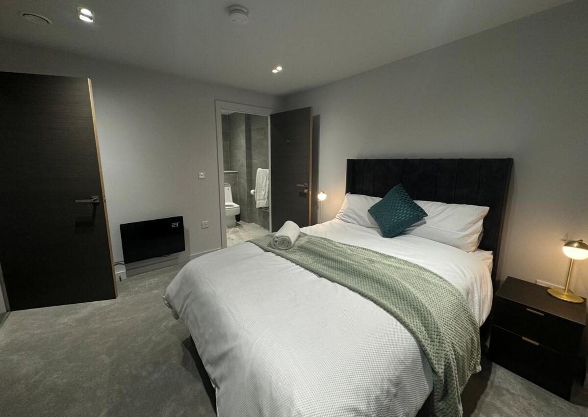 Modern 2-Bedroom Apartment In Heart Of リヴァプール エクステリア 写真