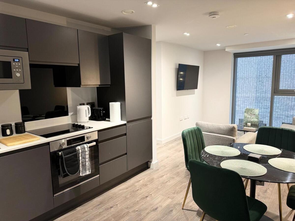 Modern 2-Bedroom Apartment In Heart Of リヴァプール エクステリア 写真
